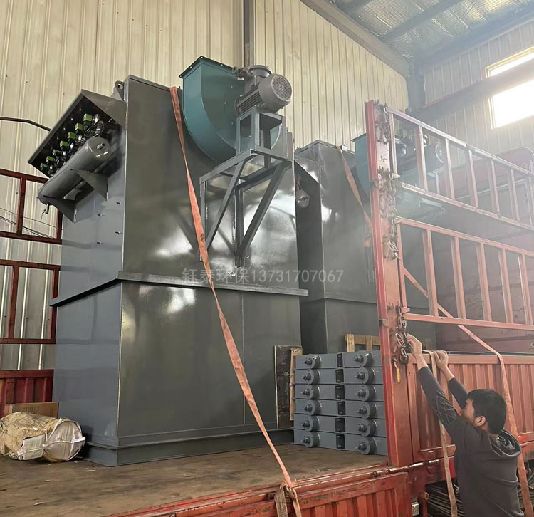 江蘇徐州鋼廠定購的24臺密封型插板閥發貨 江蘇徐州鋼廠定購的24臺密封型插板閥發貨